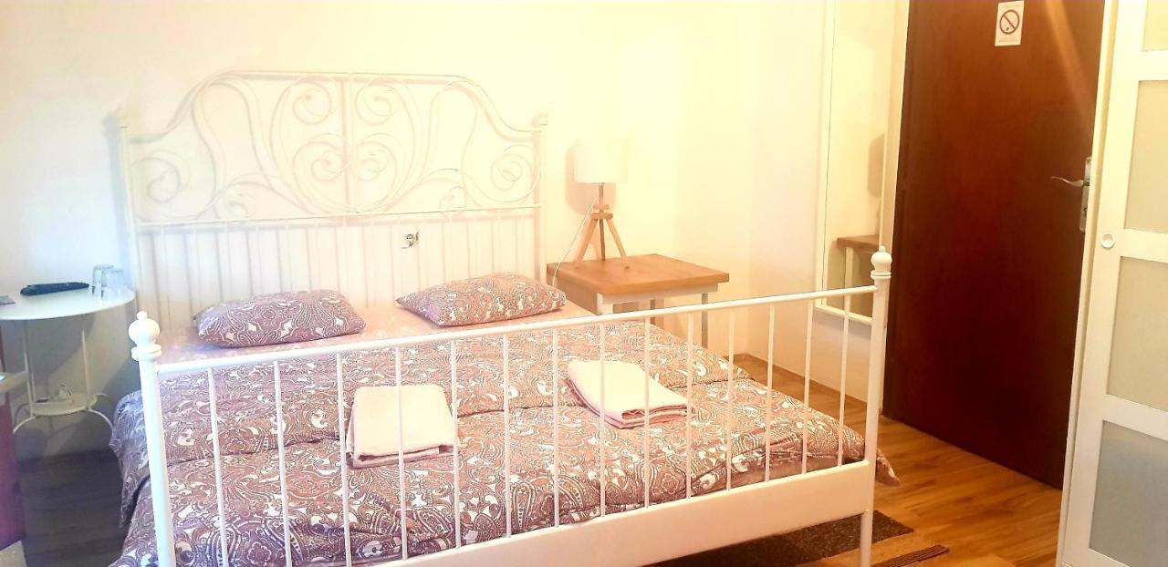 Domacinstvo Cikic Zasavica Guest House Exterior photo