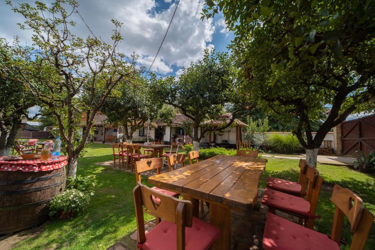 Domacinstvo Cikic Zasavica Guest House Exterior photo